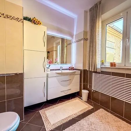 Apartment Frankfort In Collina A Monsampolo Tr A834